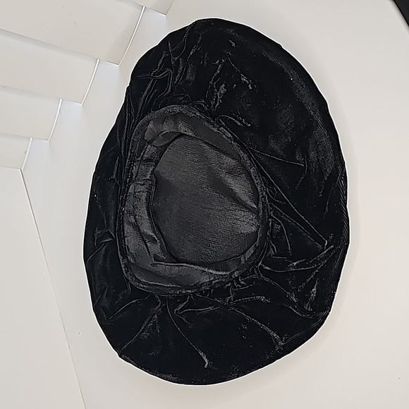 Women's Hat - Picture 8 of 15